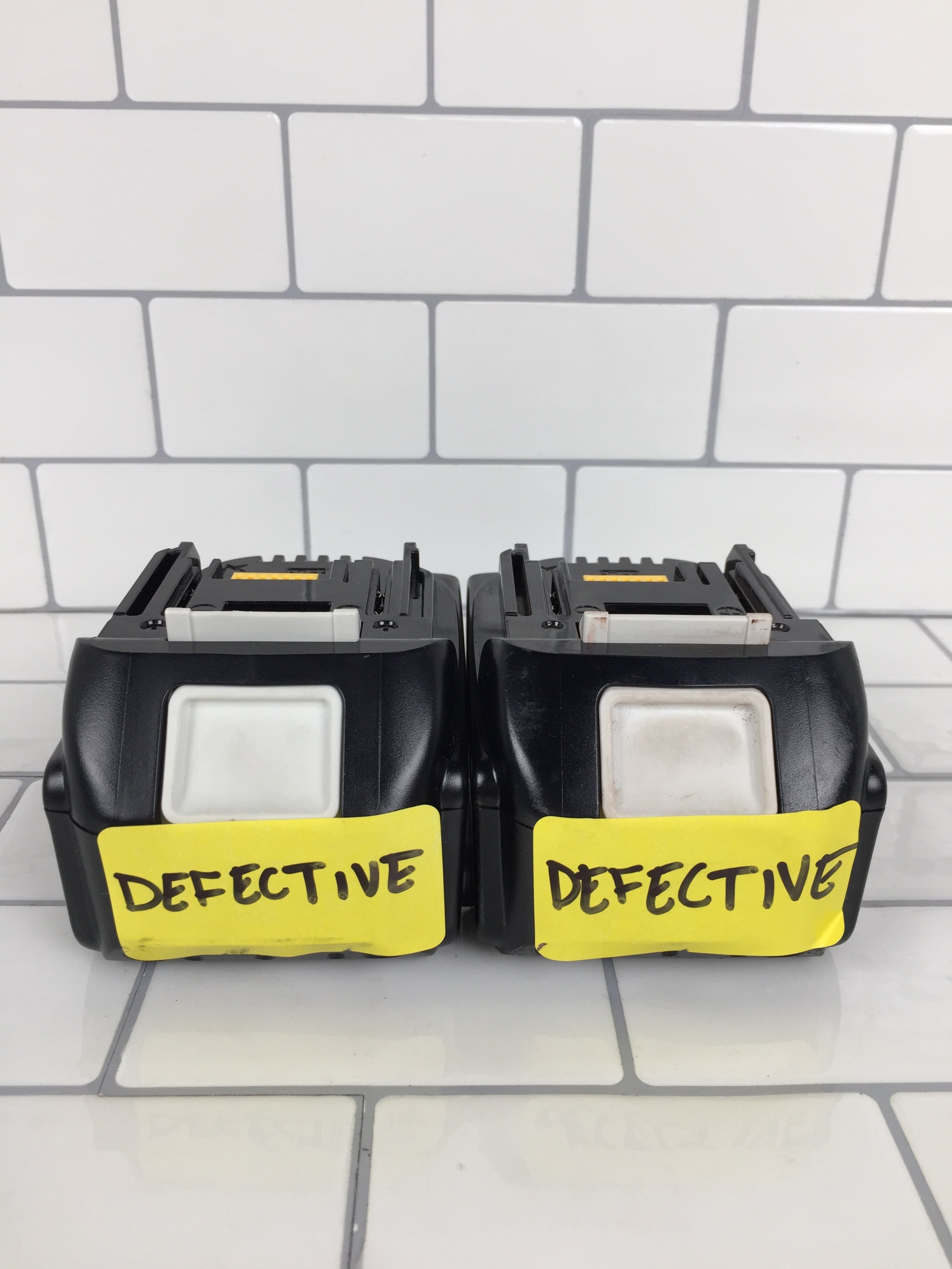 **PARTS ONLY** (2) Makita BL1830 18V 3.0Ah Batteries **DEFECTIVE** (7345132175598)
